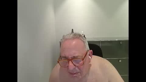 martin_1947 online show from September 18, 10:01 pm