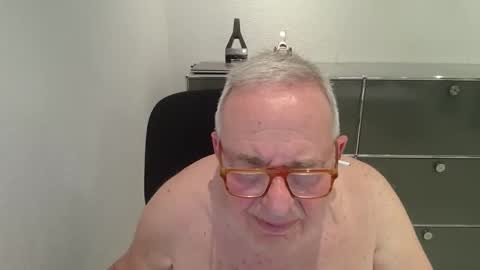 martin_1947 online show from October 18, 10:21 pm