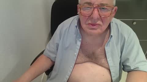 martin_1947 online show from October 25, 8:03 pm