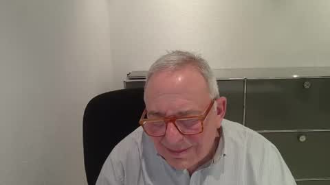 martin_1947 online show from December 14, 6:01 pm