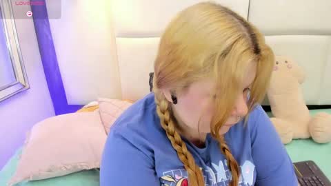 Snapshot of martina_armos chatting on May 11, 4:04 pm Martina online show from May 11, 4:04 pm