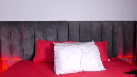 Laura online show from January 11, 9:46 pm