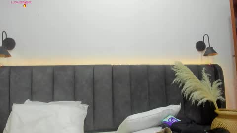 Laura online show from October 12, 7:57 pm