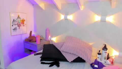 martina mIIler online show from May 21, 12:01 pm