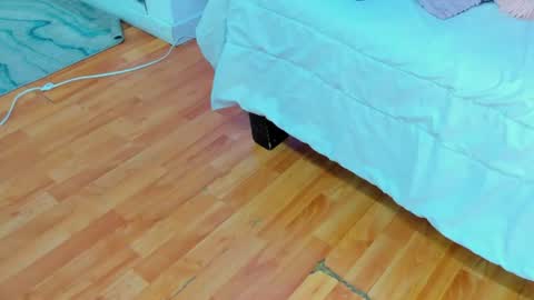 martina mIIler online show from July 17, 12:01 pm
