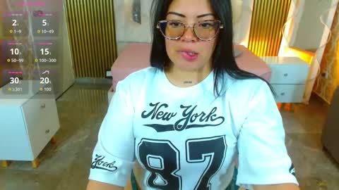 Snapshot of martina_tay chatting on December 1, 3:22 am Hey im martina online show from December 1, 3:22 am