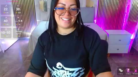 Snapshot of martina_tay chatting on May 1, 1:32 am Hey im martina online show from May 1, 1:32 am