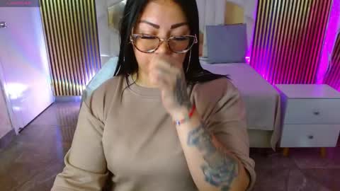 Snapshot of martina_tay chatting on May 2, 3:22 am Hey im martina online show from May 2, 3:22 am