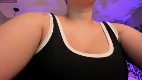 Snapshot of martinnabonnet chatting on December 5, 10:44 am Martinna Bonnet online show from December 5, 10:44 am