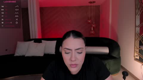 Snapshot of martinnabonnet chatting on December 19, 1:40 pm Martinna Bonnet online show from December 19, 1:40 pm