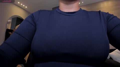 Snapshot of martinnabonnet chatting on March 5, 10:22 am Martinna Bonnet online show from March 5, 10:22 am