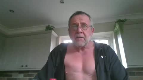 Snapshot of martinrgbxxxx chatting on February 2, 9:41 am martinrgbxxxx online show from February 2, 9:41 am