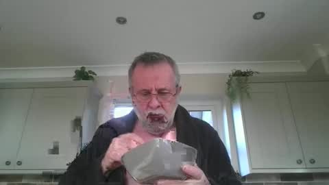 Snapshot of martinrgbxxxx chatting on February 16, 9:27 am martinrgbxxxx online show from February 16, 9:27 am