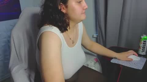Snapshot of mary_f0x chatting on June 27, 8:30 am Mary fox online show from June 27, 8:30 am
