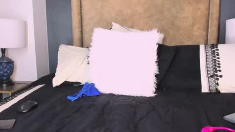 Snapshot of mary_kisss chatting on March 1, 10:10 pm online show from March 1, 10:10 pm