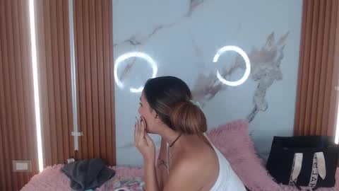 Snapshot of mary_live18 chatting on October 19, 12:28 pm Hi guys im Mary online show from October 19, 12:28 pm