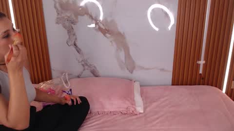 Snapshot of mary_live18 chatting on November 14, 12:26 pm Hi guys im Mary online show from November 14, 12:26 pm