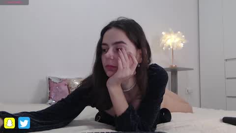 Snapshot of mary_the_queen chatting on February 9, 5:40 am mary_the_queen online show from February 9, 5:40 am