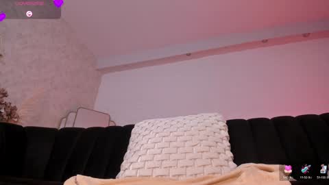 Snapshot of marylewis_ chatting on December 14, 3:04 pm Mary online show from December 14, 3:04 pm