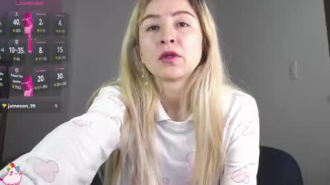 Snapshot of marylyrose chatting on October 15, 5:46 pm maryly rose online show from October 15, 5:46 pm