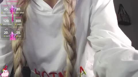 Snapshot of marylyrose chatting on December 14, 1:33 am maryly rose online show from December 14, 1:33 am