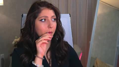 Snapshot of marymillerr chatting on October 7, 9:39 am Mary Miller online show from October 7, 9:39 am