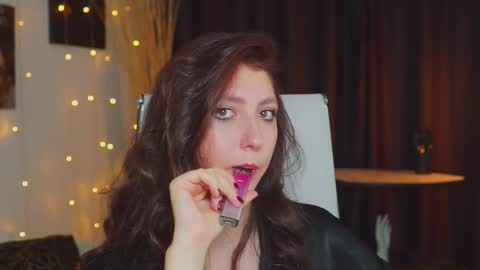 Snapshot of marymillerr chatting on October 16, 6:25 am Mary Miller online show from October 16, 6:25 am