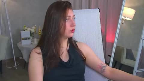 Snapshot of marymillerr chatting on November 18, 10:20 am Mary Miller online show from November 18, 10:20 am