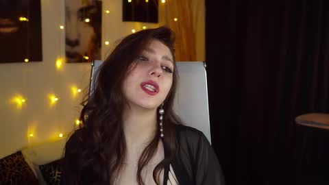 Snapshot of marymillerr chatting on November 26, 10:05 am Mary Miller online show from November 26, 10:05 am