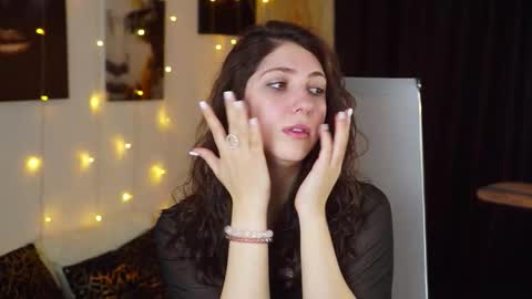 Snapshot of marymillerr chatting on November 27, 9:55 am Mary Miller online show from November 27, 9:55 am