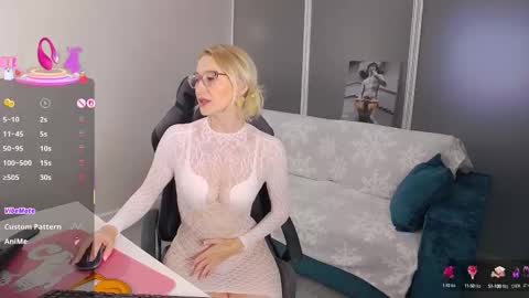 Snapshot of marysantamonika chatting on September 11, 3:12 pm Mary online show from September 11, 3:12 pm