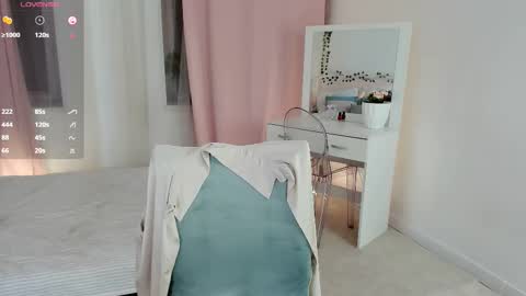 Snapshot of marywaddell chatting on February 24, 1:02 am Mary online show from February 24, 1:02 am