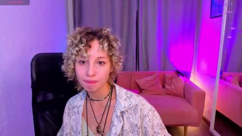Snapshot of marywahlberg chatting on October 13, 6:02 am Mary online show from October 13, 6:02 am