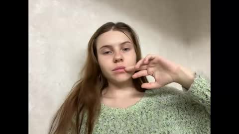 MaryYourr online show from November 14, 8:29 pm