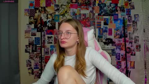 Snapshot of maryyy_may chatting on September 19, 4:29 pm maryyy_may online show from September 19, 4:29 pm