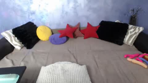 Nicolle online show from January 10, 1:35 pm