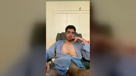 Snapshot of mask0n chatting on March 16, 5:44 am mask0n online show from March 16, 5:44 am