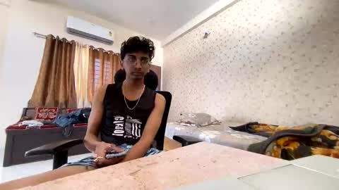 maskboyz2003 online show from November 8, 5:40 am