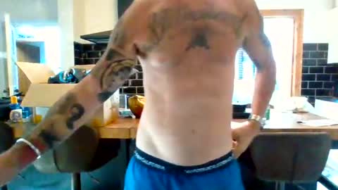 Snapshot of masked_masturbation_couple chatting on July 18, 7:56 am Masked Masturbation Couple online show from July 18, 7:56 am