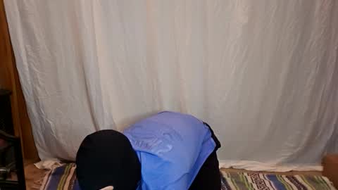 Snapshot of maskedyogaman chatting on January 19, 1:31 am maskedyogaman online show from January 19, 1:31 am