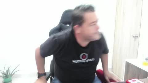 Snapshot of massimo_danger chatting on October 28, 7:05 pm massimo_danger online show from October 28, 7:05 pm