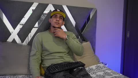 massimo_vidal online show from October 15, 1:50 am