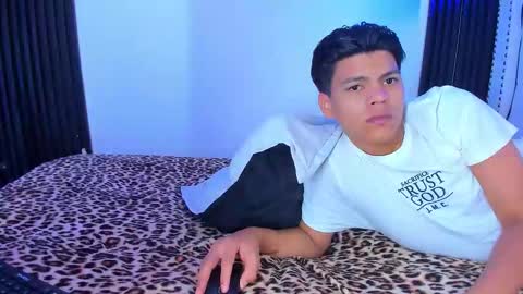 massimoandaxel online show from November 29, 7:06 pm