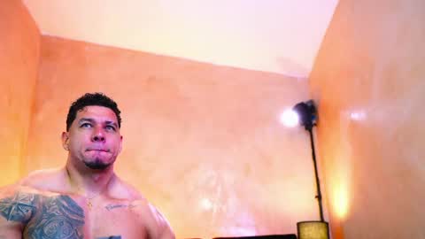 massimowalton2 online show from April 18, 2:37 am