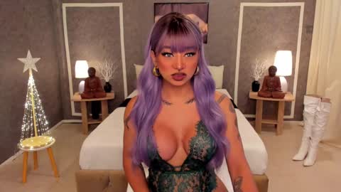 Snapshot of massivecockgoddess chatting on December 17, 12:23 am Goddess Mharian online show from December 17, 12:23 am