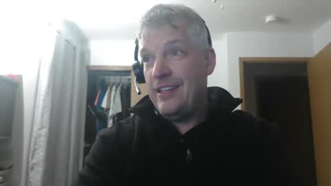 Snapshot of master_thorn chatting on December 6, 4:03 am Master Thorn online show from December 6, 4:03 am