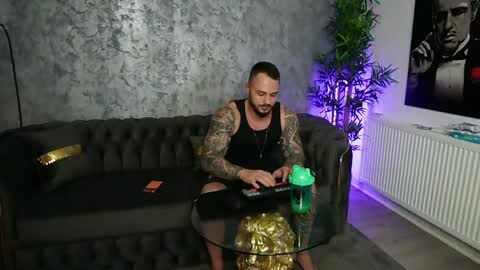 Snapshot of masterkingmuscle chatting on April 2, 8:50 pm masterkingmuscle online show from April 2, 8:50 pm