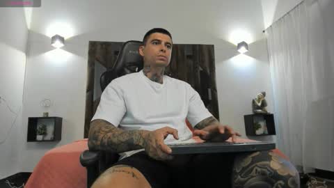 mateo_dilucajs1 online show from November 9, 2:37 pm