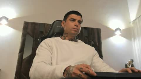 mateo_dilucajs1 online show from November 19, 9:53 am