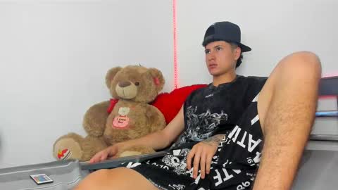 Snapshot of mateo_escobar chatting on October 25, 8:25 pm mateo_escobar online show from October 25, 8:25 pm